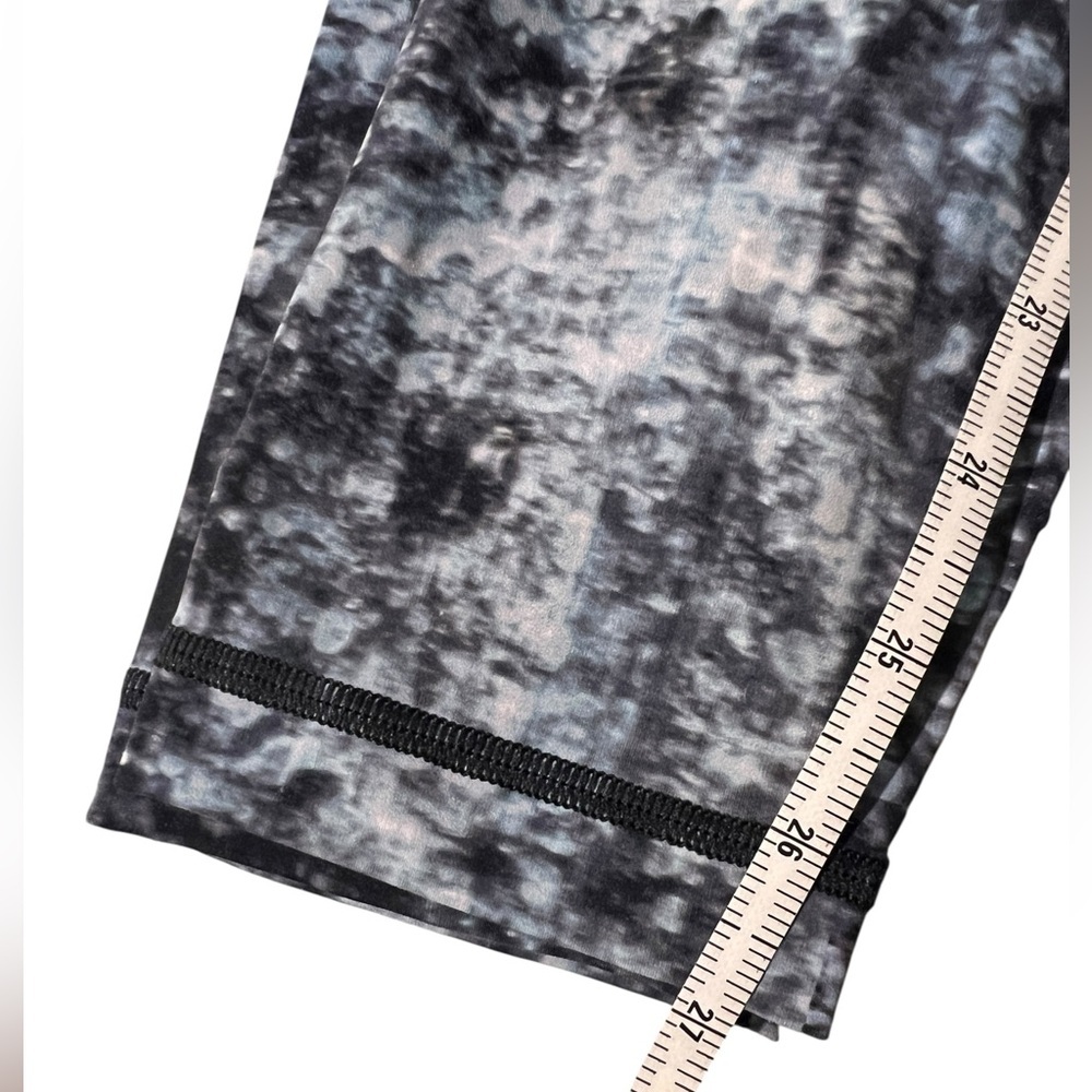 Lululemon Athletica Black and White Speckled Ombré Leggings, size 10 - Picture 5 of 14